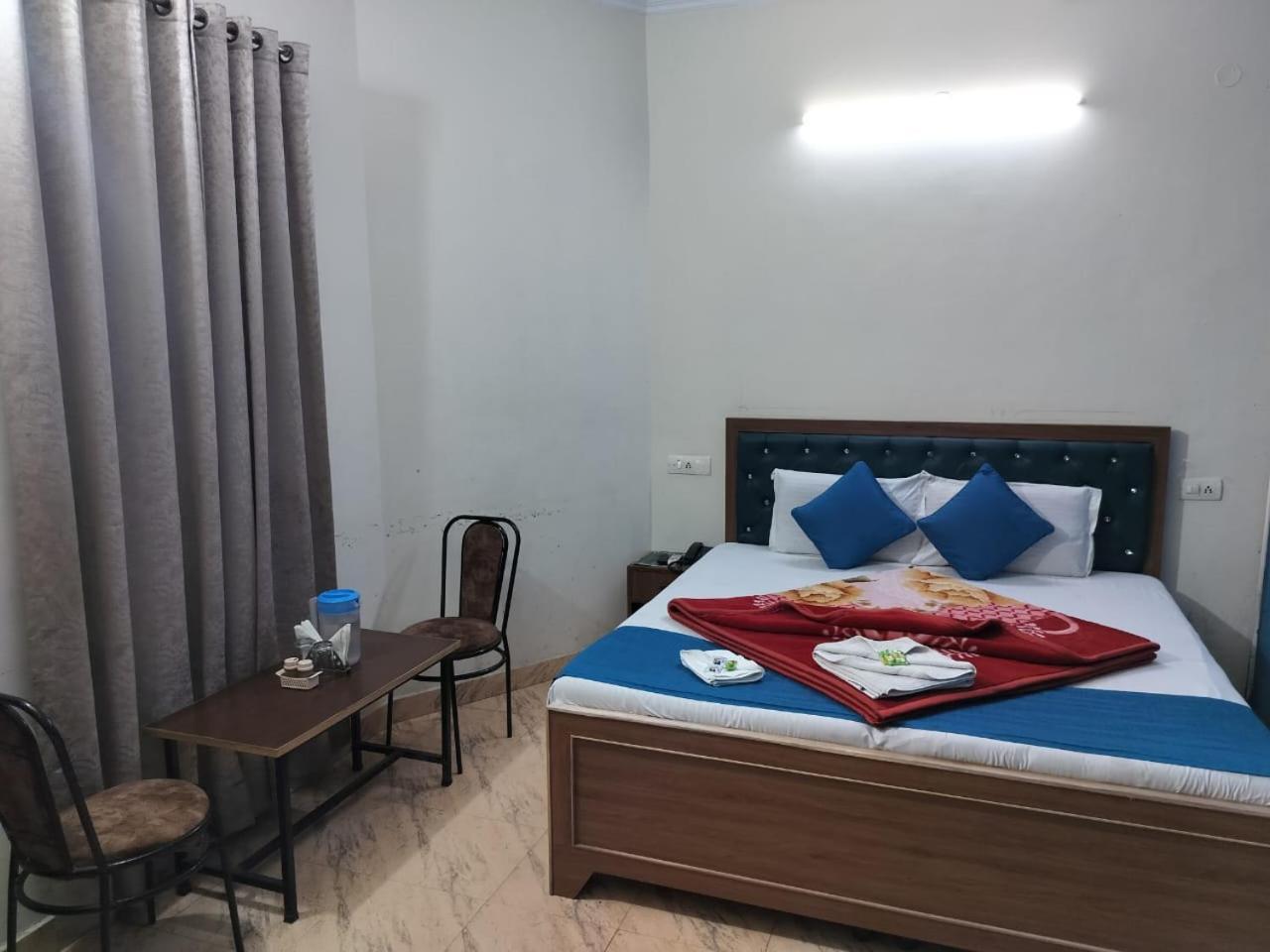 Hotel Holiday Inn Paradise Chandigarh Exterior photo